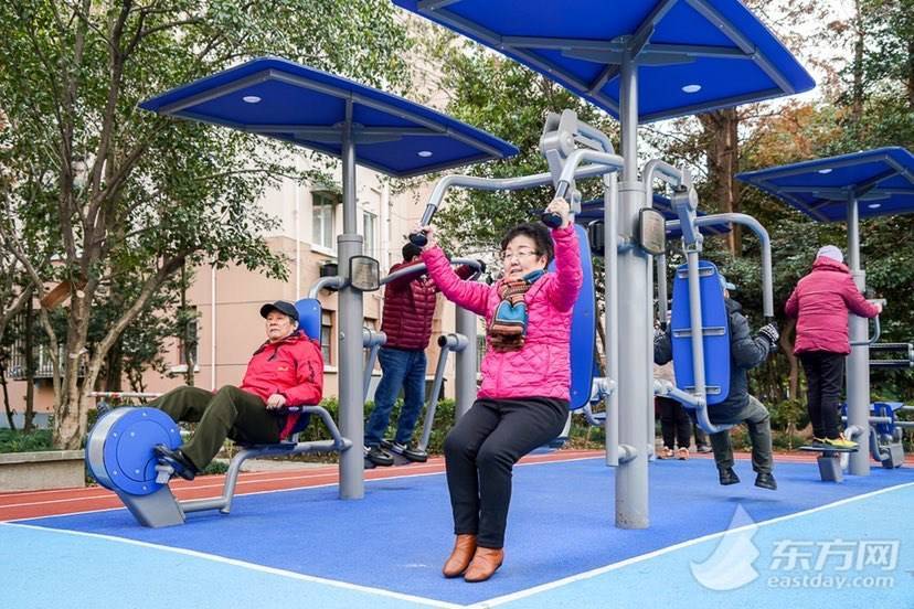 家门口的运动场也变得“高大上” 上海今年这项市政府实事工程项目提前超额完成