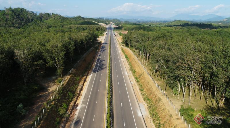 老挝第一条高速公路——老挝首都万象至中老边境磨憨磨丁口岸高速公路