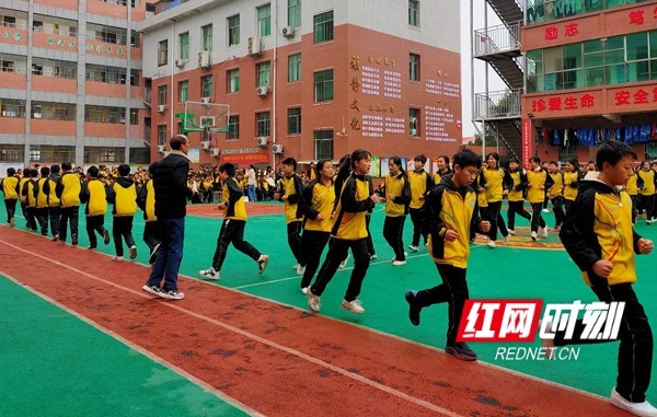 桂阳县东风中学：多彩课间助学子健康成长