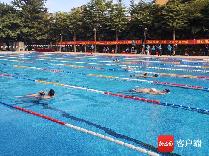 三亚举办第二届游泳救生技能大比武暨体育扶贫颁证活动