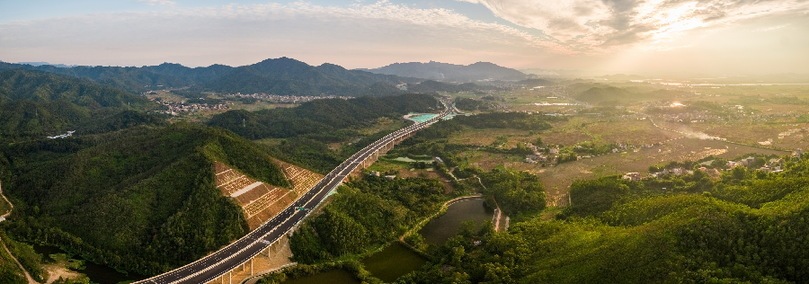 广东高速公路总里程突破1万公里