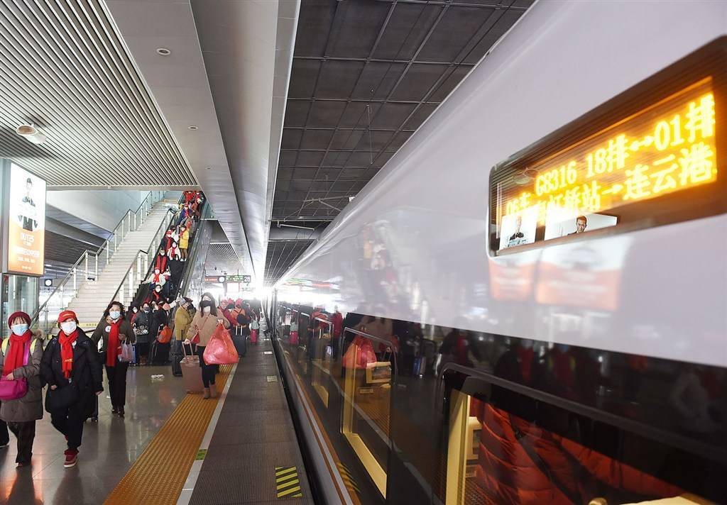 上海至盐城高铁首发   数百上海市民赶往“后花园”