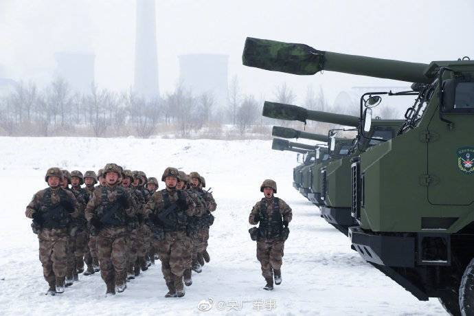 152毫米老炮升级新型155毫米卡车炮！新疆军区炮兵装备“换血”