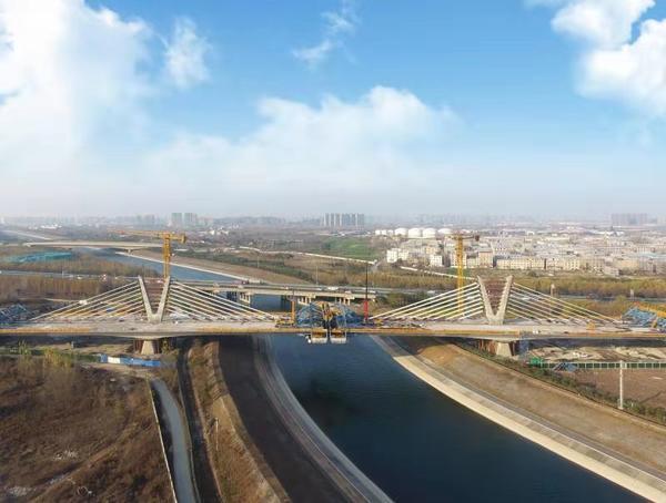 郑州“南五环”南水北调特大桥1月9日顺利合龙 两项技术系国内首次