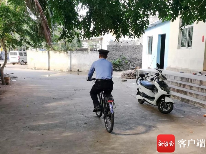 这个流动的“警民服务点”不一般 用自行车拉近了警民关系
