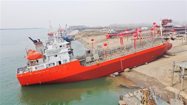 宜昌首艘二类化学品入级海船竣工吉水