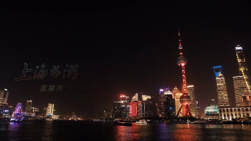 别眨眼！带你重温上海夜空的无人机光影秀