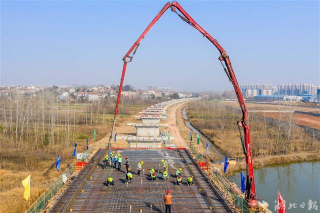 江北铁路武汉段节点工程完成浇筑施工（组图）