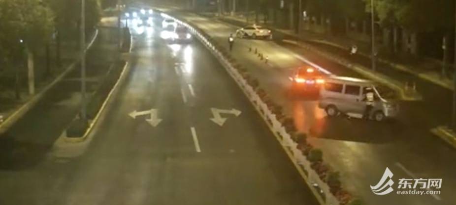 为躲避检查疯狂冲卡  上海一男子市区逆行致多车追尾被批捕