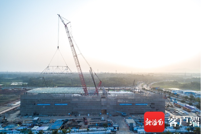 博鳌乐城国际创新药械交流转换中心项目首块主体钢结构封顶
