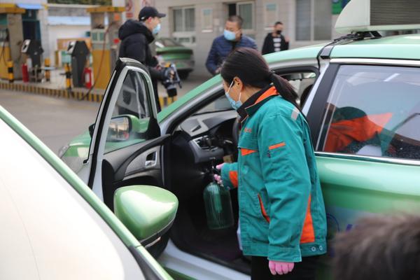 “一客一消毒、一客一通风” 郑州市出租车网约车这样硬核防疫