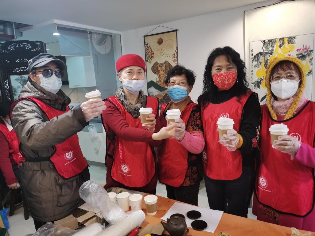 北京慈善义工开展“浓情腊八粥,温暖一群人”暖心活动