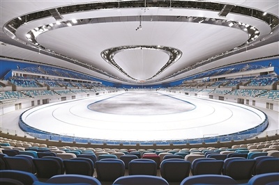 北京冬奥会场馆国家速滑馆“冰丝带”速滑赛道首次制冰完成