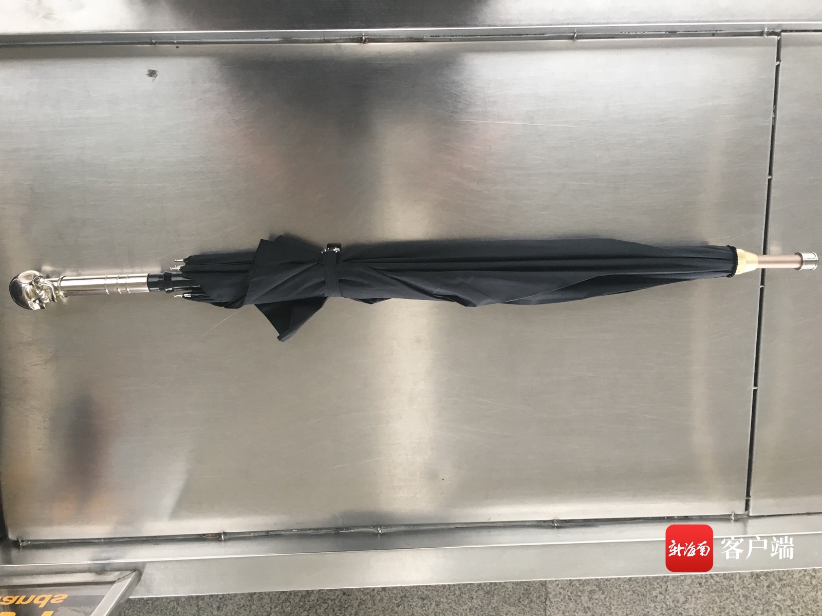 三亚机场安检查获“剑伞” 涉事旅客已被控制