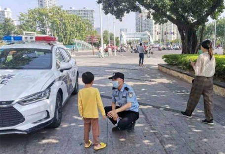 一天两名小孩走失 三亚民警提醒：外出务必看好孩子