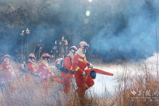 鄂州消防开展森林火灾综合应急处置演练