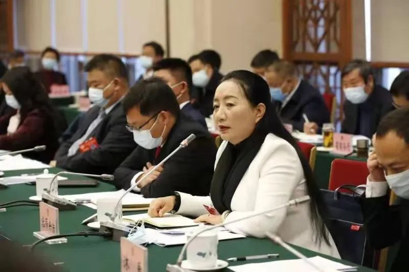 云南省政协委员、省妇联副主席农布央宗建议从制度机制层面回应妇女儿童的关切
