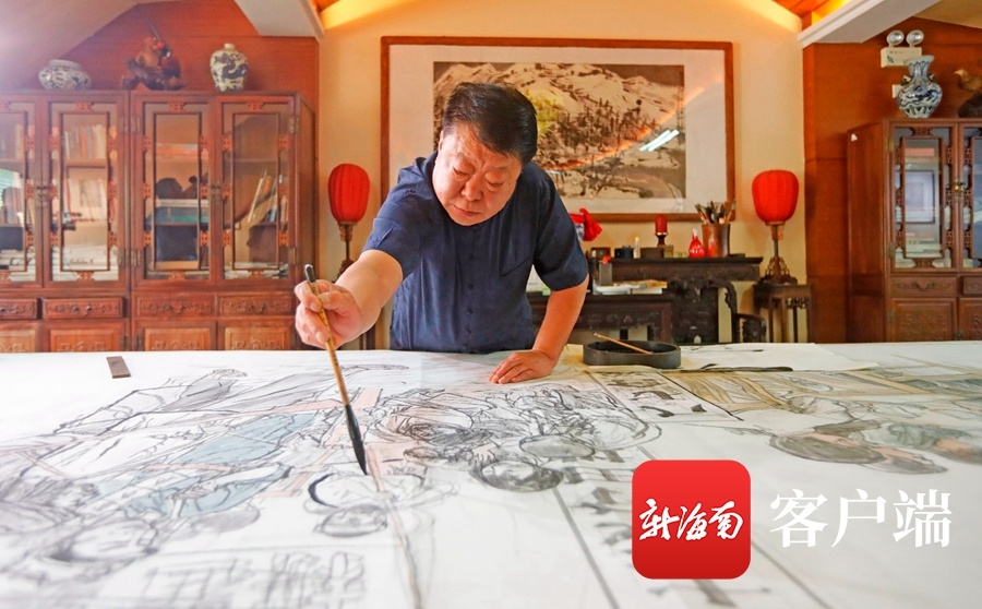 海口书画家李福顺创作180米长卷 描绘百件大事