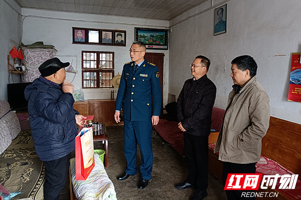 湖南省军区开展对困难民兵和退役军人春节慰问活动