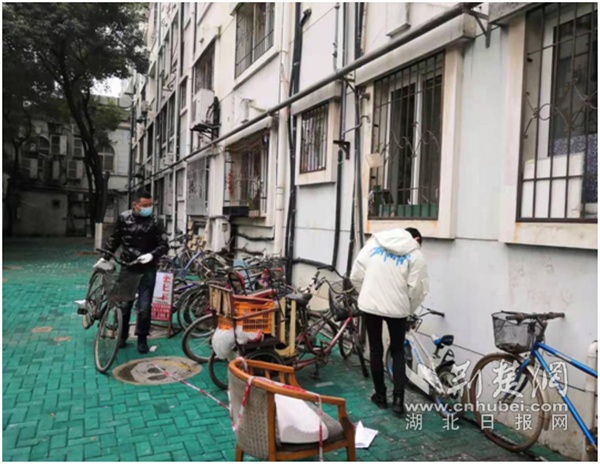 小区物业节前停摆  武昌杨园街协力做好环境卫生整治