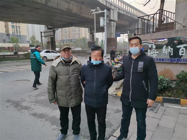 为市民守好“钱袋子”，武汉800余名便衣警察上街反扒