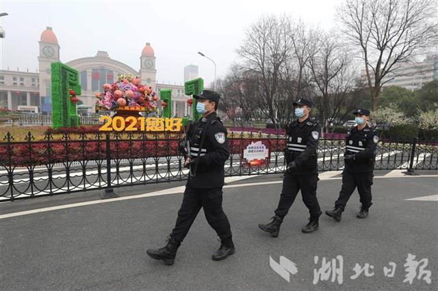 每天1.2万余民警坚守岗位，武汉春节期间社会治安平稳有序