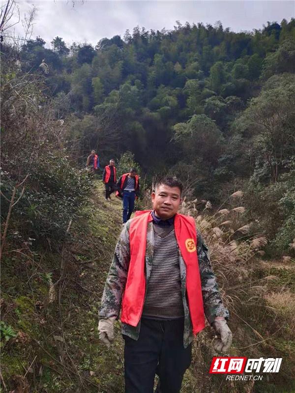 中方县桐木镇：消除森林火灾隐患 志愿者在行动
