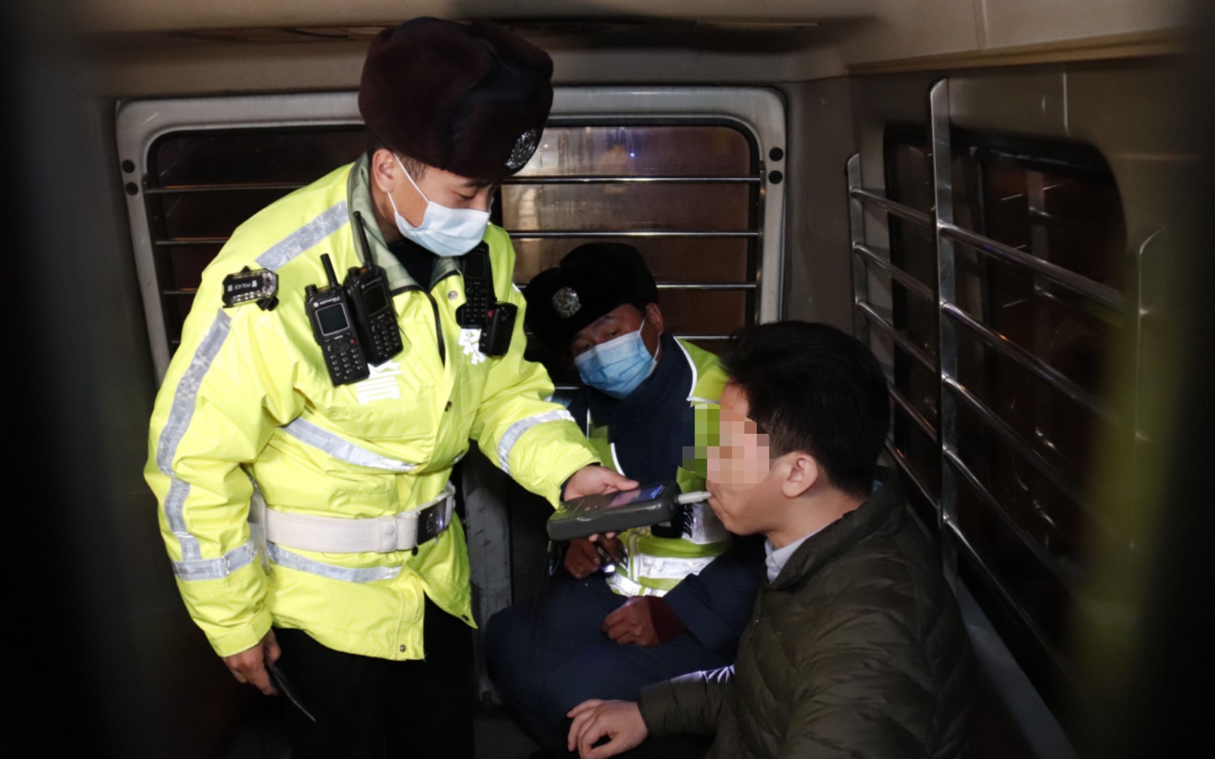 元宵节前北京211处夜查点同时开查，有司机连吹几十次测酒仪还装病