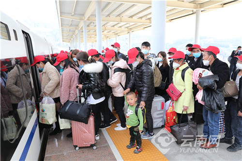 云南铁路客流逐步回升 单日旅客发送突破25万人
