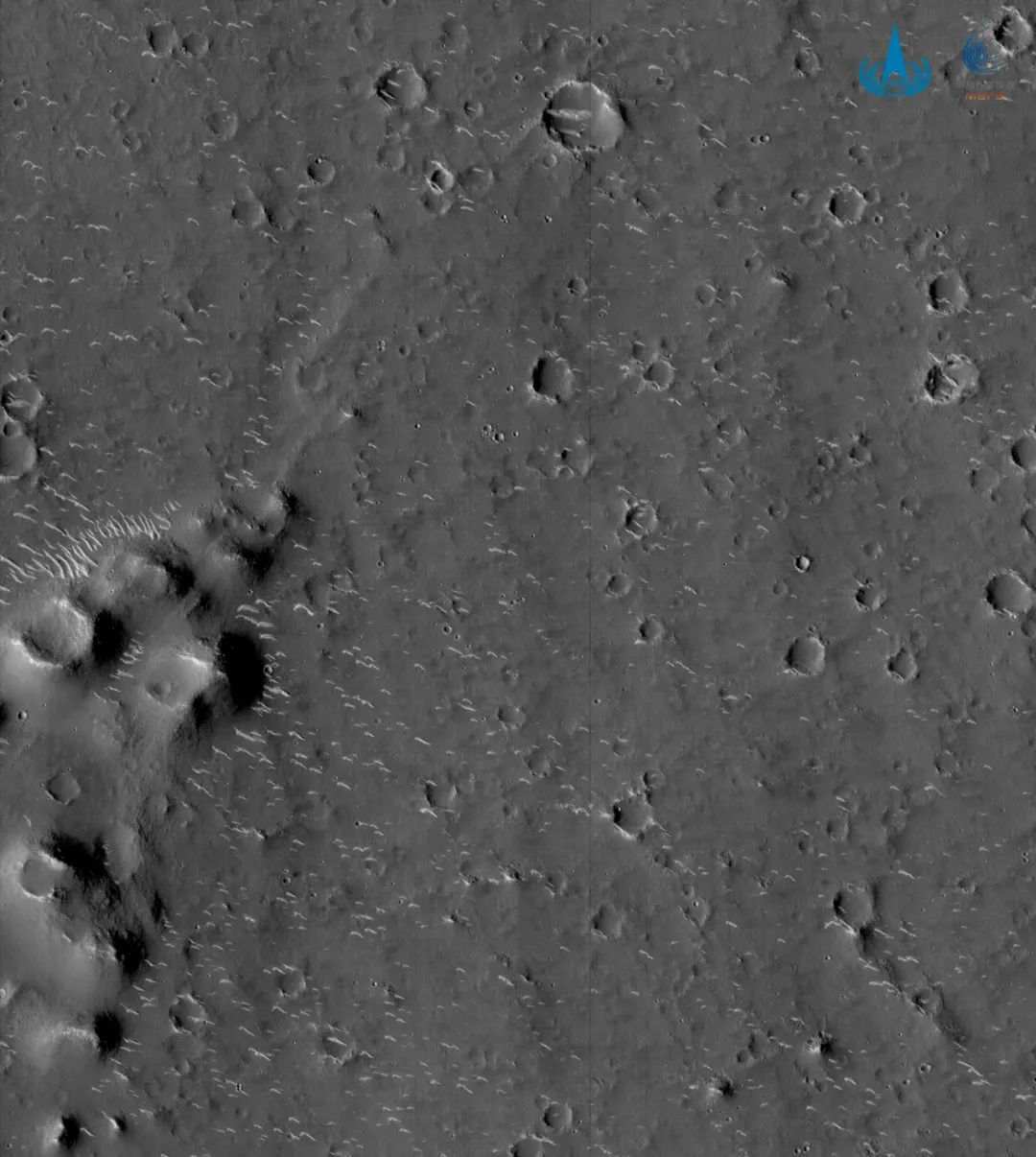 天问一号火星图上的“小白条”是什么？科学家告诉你