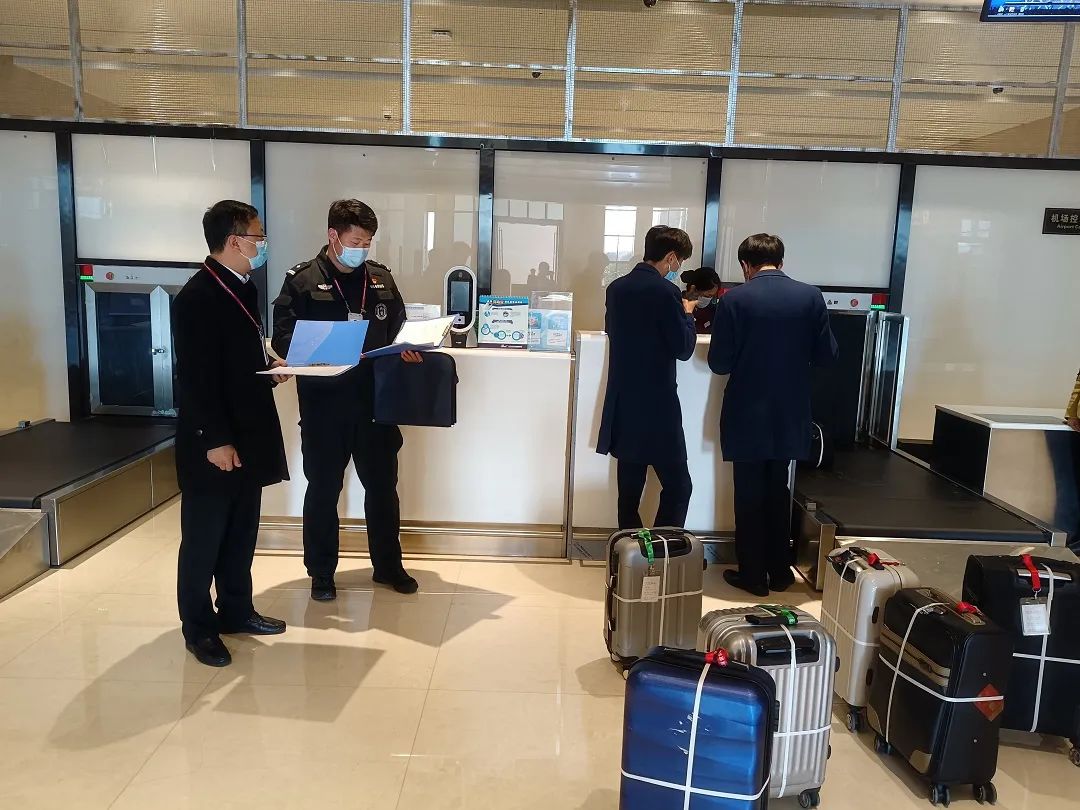 云南机场公安联合机场安服部开展反恐督导检查