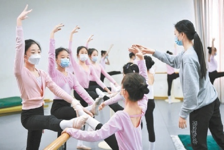 北京市少年宫400余活动小组全面开课