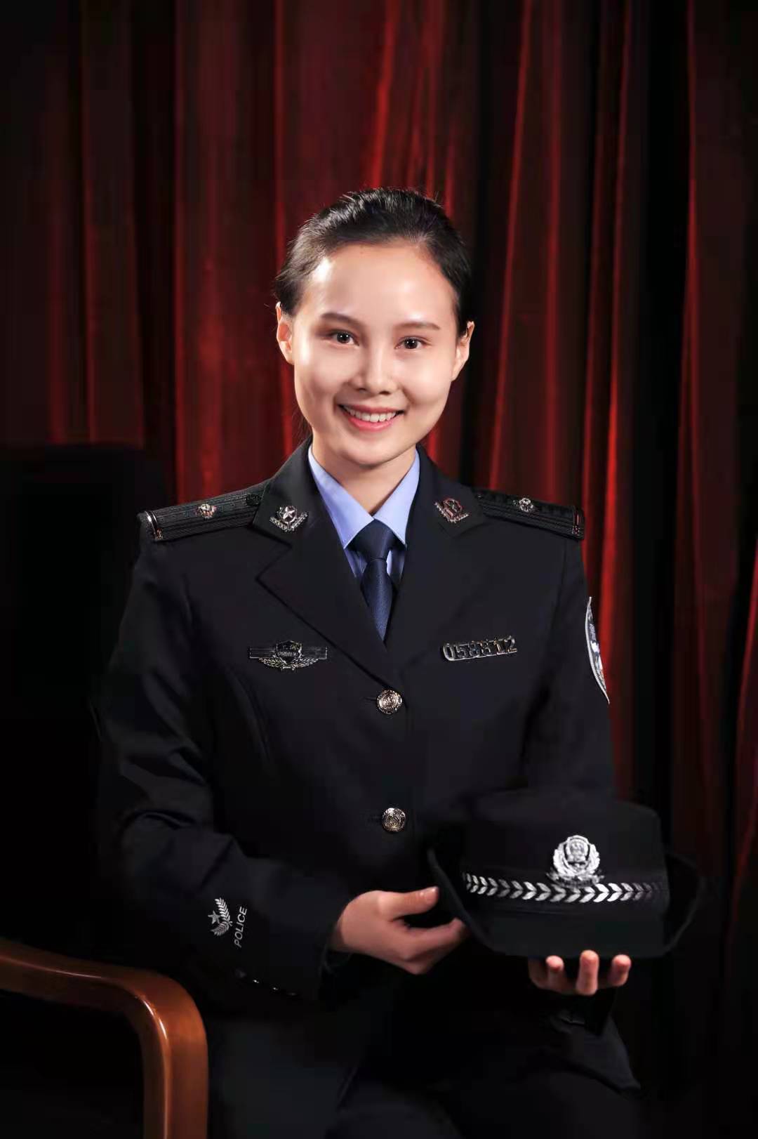 致敬警界“李焕英”：打我有记忆起，妈妈就是穿警服的样子