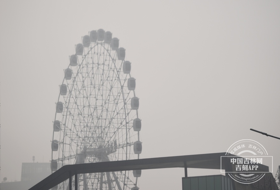 【吉镜头】雾锁春城 城市建筑仿佛在云端