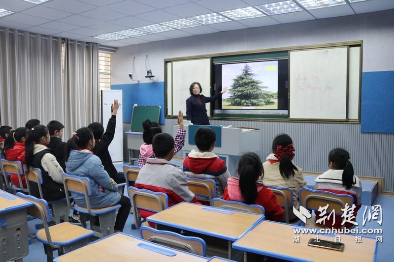 兴山县外国语小学将植树节融入英语校本课堂