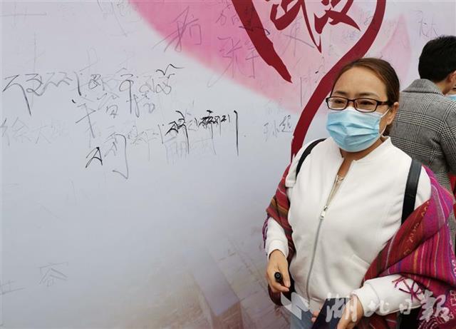 青海藏族女护理组长羊赞措：“我和湖北同行也有个约定”