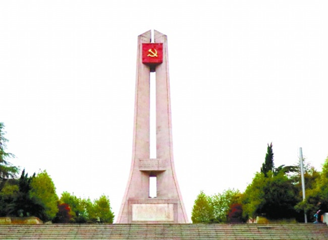 郴州市烈士公园，湘南起义纪念塔。芳华_副本.jpg