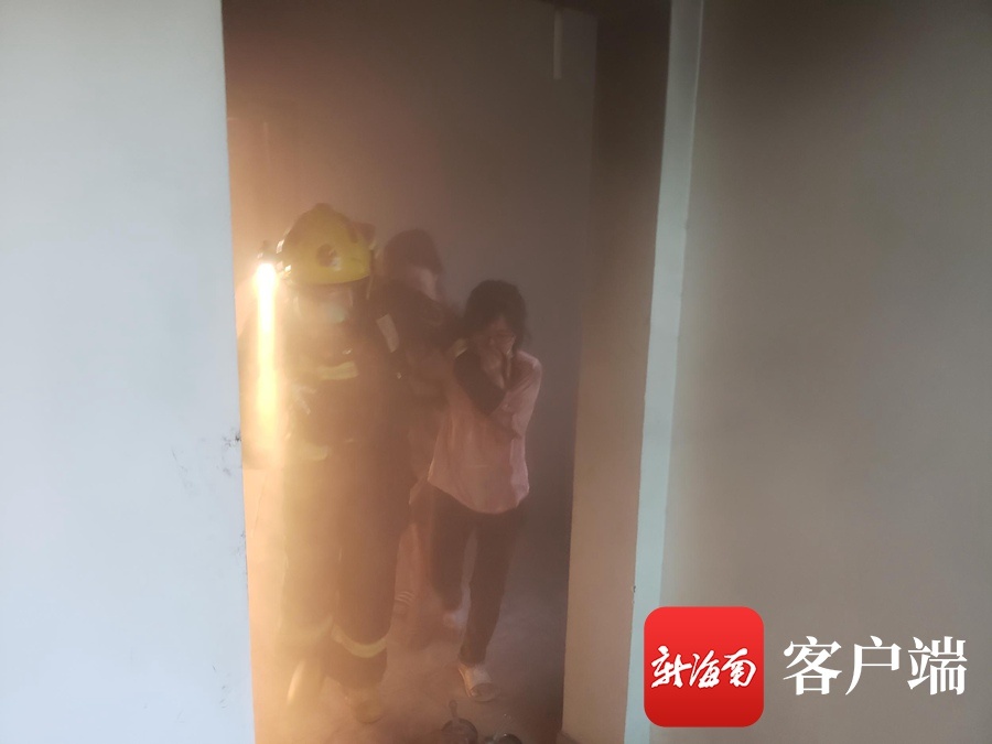 三亚一居民楼发生火情 消防部门提醒：物业要定期检查电缆井