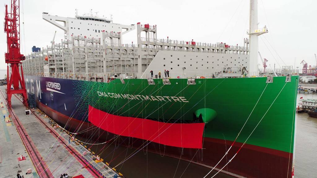 世界最大级别双燃料集装箱船在沪交付 满足全球最严格排放标准