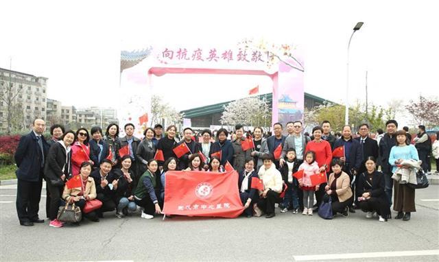 重叙战友情 共植“友谊树” 10支援鄂医疗队代表重回武汉市中心医院