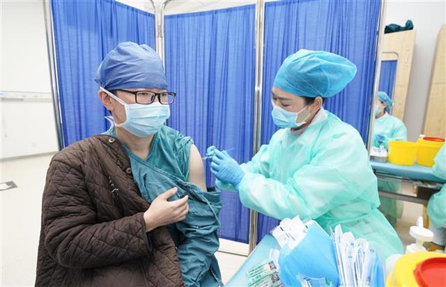 湖北省肿瘤医院800余名医务人员集中接种新冠疫苗