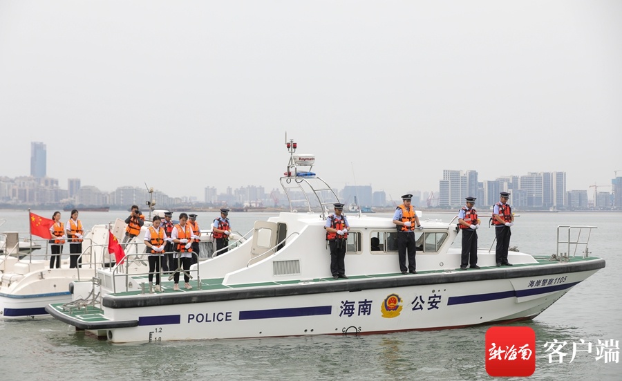 组图丨海南海岸警察第一支队开展海上祭奠英烈活动
