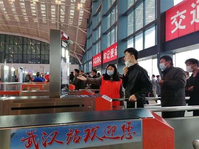 铁路客流迎来清明假期高峰 汉口站发送旅客比平时增加141%