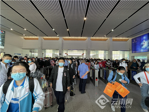 清明假期云南铁路共发送旅客87.9万人次 客流持续保持高位运行