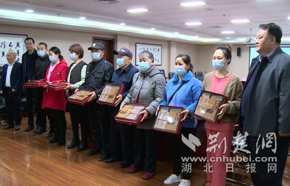 中科健康产业集团向湖北省肿瘤医院特困病人捐赠爱心产品