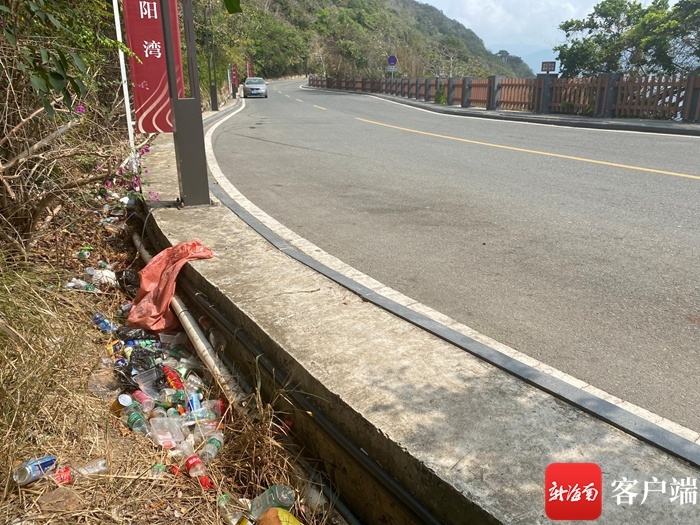 三亚“网红公路”太阳湾路旁垃圾遍地 旅游人士呼吁文明旅游