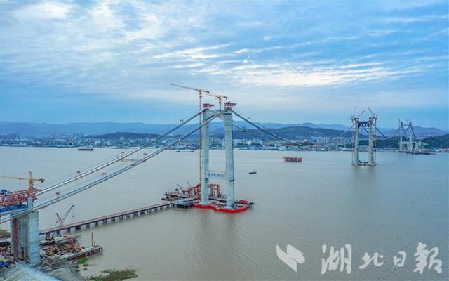 中交二航局浙江建世界级大桥 首台智能“深槽入鞍”机器人投用