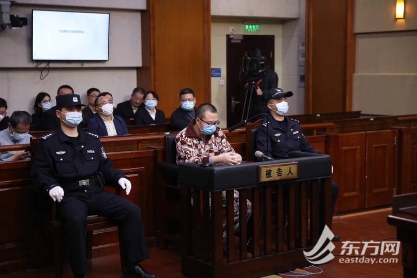 上海首例高空抛物罪宣判：男子高楼抛下瓷片致路人脸部缝合6针，获刑8个月