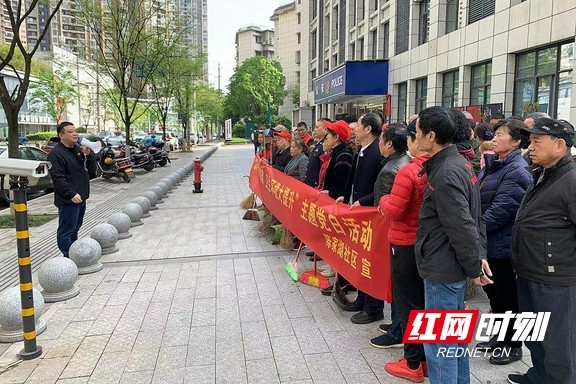 长沙陈家湖社区：小区环境大扫除，党员居民齐助阵