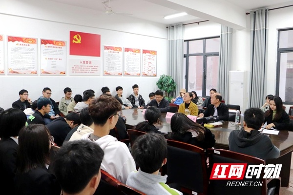 湖南农大化学与材料科学学院举办茶话会 与学生共话党史
